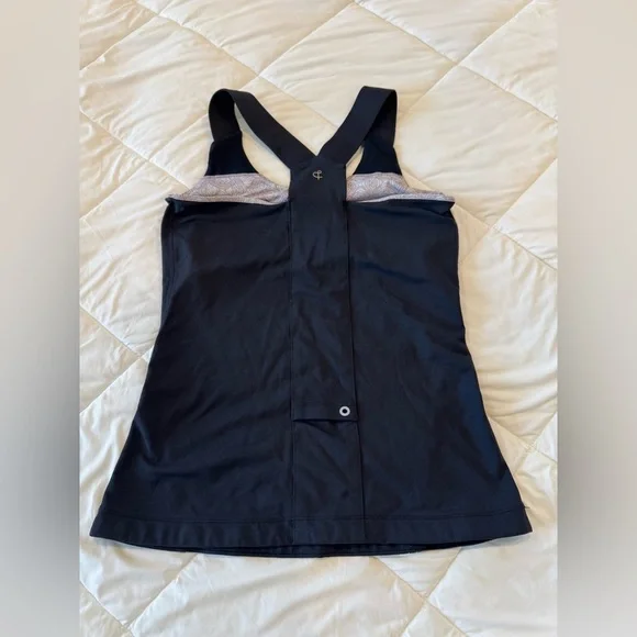 Women’s Crane and Lion tank size 4 - Picture 4 of 5